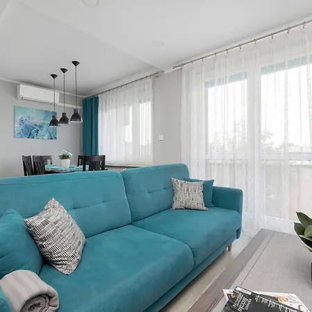 Spacious With Air Conditioning, Desk And Balcony By Renters Kattowitz