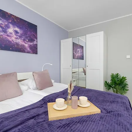 Apartment Spacious With Air Conditioning, Desk And Balcony By Renters Kattowitz