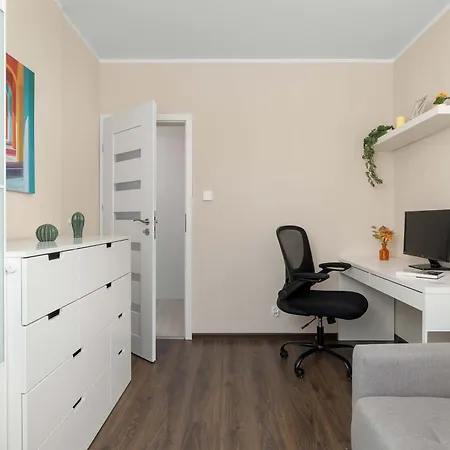 Apartment Spacious With Air Conditioning, Desk And Balcony By Renters Kattowitz