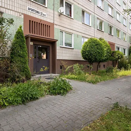 Spacious With Air Conditioning, Desk And Balcony By Renters Apartment *